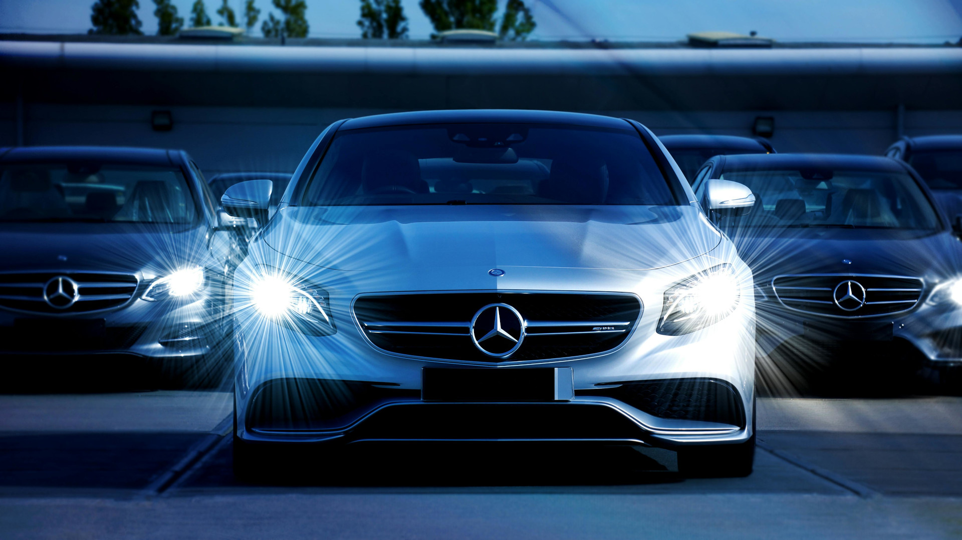 Mercedes Head Lights on